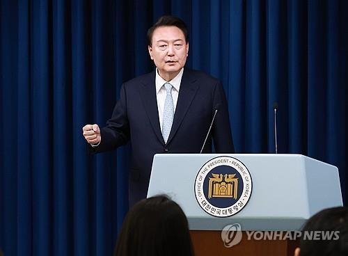 الرئيس يون يعقد مؤتمرا صحفيا بمناسبة الذكرى الثانية لرئاسته
