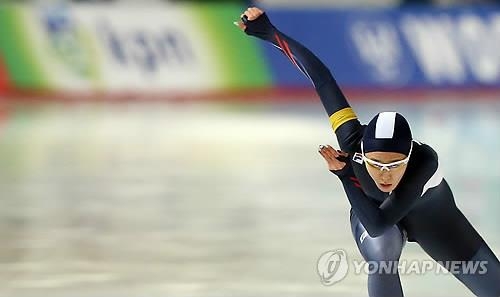 (LEAD) Olympic speed skating champ Lee Sang-hwa finishes second at World Cup on home ice - 2