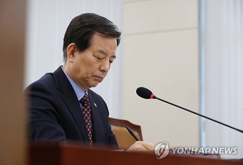 Defense Minister Han Min-koo attends a meeting at the National Assembly in Seoul on March 6, 2017. (Yonhap)
