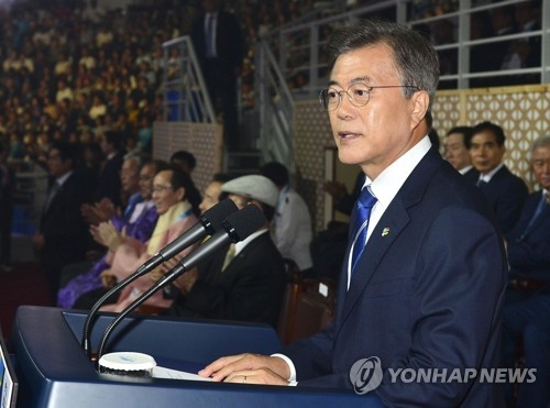 South Korean President Moon Jae-in gives a congratulatory speech during the opening ceremony of the World Taekwondo Federation (WTF) World Taekwondo Championships at T1 Arena in Taekwondowon in Muju, North Jeolla Province, on June 24, 2017. (Yonhap)