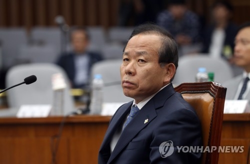 This photo, taken June 8, 2017, shows Constitutional Court chief nominee Kim Yi-su attending a parliamentary confirmation hearing at the National Assembly in Seoul. (Yonhap)
