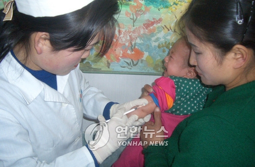 In this file photo provided by the United Nations Children's Fund (UNICEF) in 2007, a North Korean infant is vaccinated against measles. (Yonhap)
