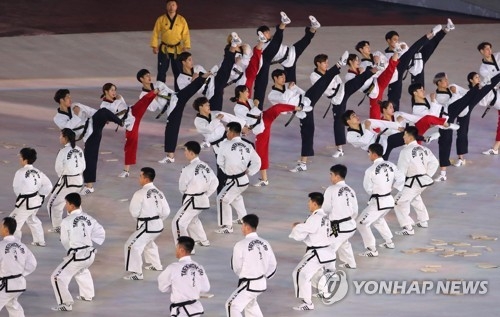 In this file photo taken on Feb. 9, 2018, taekwondo practitioners from South and North Korea perform at the Olympic Stadium in PyeongChang, Gangwon Province, before the opening ceremony of the PyeongChang Winter Olympic Games. (Yonhap)