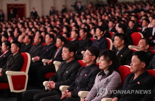 North Koreans watch a joint performance by taekwondo demonstration teams from the two Koreas at Pyongyang Grand Theatre on April 2, 2018. (Yonhap)
