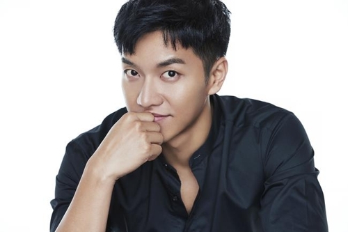 A file publicity photo of singer-actor Lee Seung-gi provided by Mnet (Yonhap)