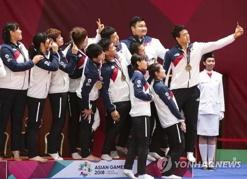 This EPA photo taken on Aug. 1, 2018, shows the South Korean judo team on the podium at the 18th Asian Games in Jakarta. (Yonhap)