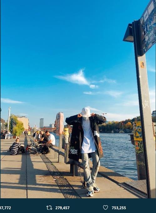 This image captured from BTS's official Twitter account on Oct. 16, 2018, shows a masked band member posing alongside the Spree river in Berlin, Germany. (Yonhap)