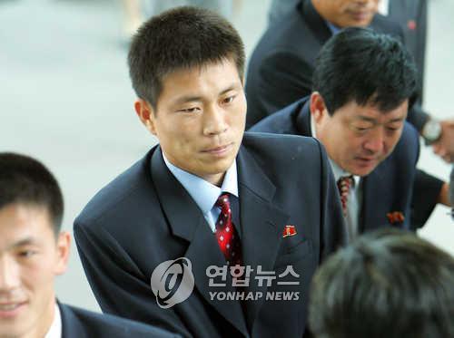 This file photo taken on Aug. 14, 2005, shows then-North Korea national football team captain Kim Young-jun. (Yonhap)