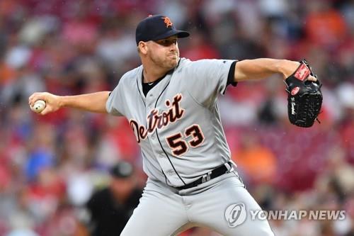 In this Getty Images file photo from June 19, 2018, Warwick Saupold, then of the Detroit Tigers, pitches against the Cincinnati Reds in the bottom of the fifth inning of a Major League Baseball regular season game at the Great American Ball Park in Cincinnati, Ohio. Saupold now pitches for the Hanwha Eagles in the Korea Baseball Organization. (Yonhap)