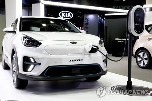 This file photo taken May 2, 2019, shows a Niro EV being charged at the EV Trend Korea expo at an exhibition hall in COEX in southern Seoul. (PHOTO NOT FOR SALE) (Yonhap)