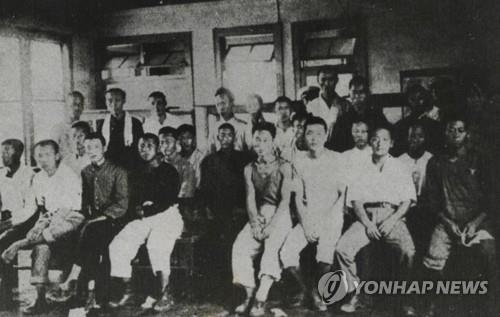 This file photo shows Korean workers forcibly taken to Japan during the Japanese colonial rule of Korea from 1910-45. On Oct. 30, 2018, the Supreme Court upheld a 2013 ruling on damages claims filed by four victims and ordered Nippon Steel & Sumitomo Metal Corp. (NSSM) to pay each victim 100 million won (US$87,720). (Yonhap)