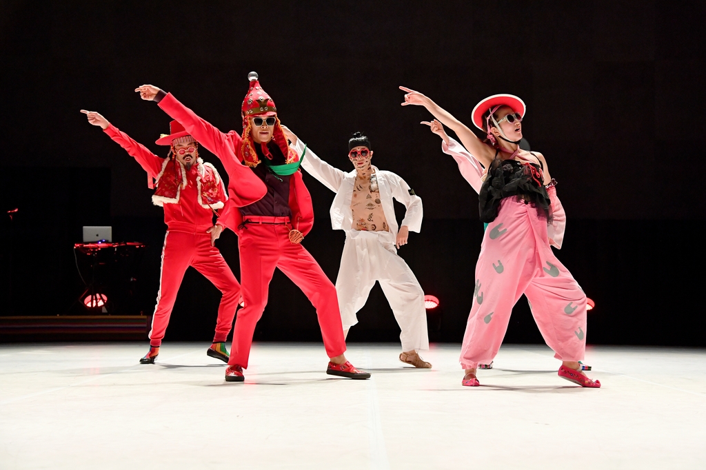 This photo, provided by Ok Sang-hoon, shows the Ambiguous Dance Company performing "Fever." Kim Bo-ram, the group's artistic director, is seen on the left wearing a red track suit and a vest. (PHOTO NOT FOR SALE)