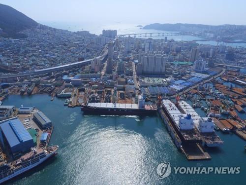 This photo, provided by Daesun Shipbuilding Engineering Co. on Dec. 29, 2020, shows a shipyard of the shipbuilder in Busan, 453 kilometers southeast of Seoul. (PHOTO NOT FOR SALE) (Yonhap)