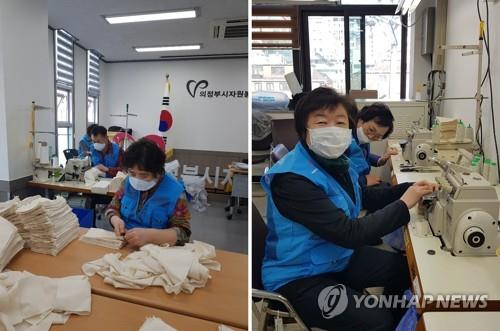 Civic volunteers in Uijeongbu make face masks for distribution to citizens in this photo provided by volunteer Hong Sook-ja. (PHOTO NOT FOR SALE) (Yonhap)