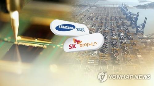 This composite image created by Yonhap News TV shows the corporate logos of South Korean chipmakers Samsung Electronics Co. and SK hynix Inc. (PHOTO NOT FOR SALE) (Yonhap)