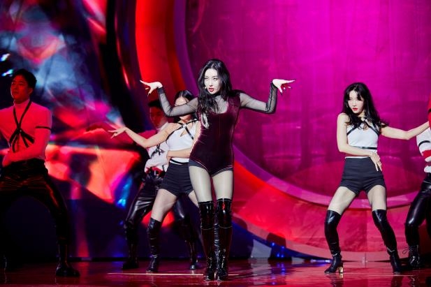 This image, provided by Abyss Company, shows Sunmi performing "Tail" during an online media showcase on Feb. 23, 2021. (PHOTO NOT FOR SALE) (Yonhap)