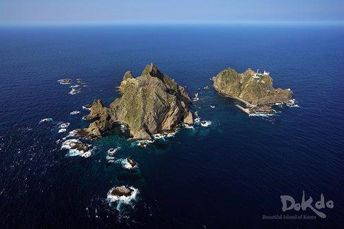 This undated photo, provided by the foreign ministry, captures an aerial view of South Korea's easternmost islets of Dokdo. (PHOTO NOT FOR SALE) (Yonhap)