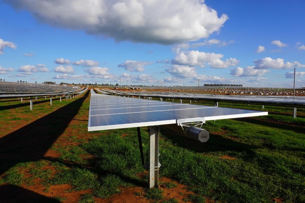 This photo, provided by POSCO, shows a solar power generation system set up in Australia by Array Technologies. POSCO's PosMAC was used in building the system. (PHOTO NOT FOR SALE) (Yonhap)