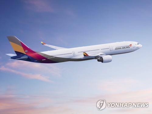 This image provided by Asiana Airlines Inc. shows the company's A330 passenger jet. (PHOTO NOT FOR SALE) (Yonhap)