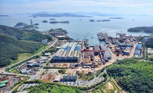 This file photo provided by STX Offshore & Shipbuilding Co. on June 30, 2021, shows the shipbuilder's shipyard in Jinhae, 410 kilometers southeast of Seoul. (PHOTO NOT FOR SALE) (Yonhap)