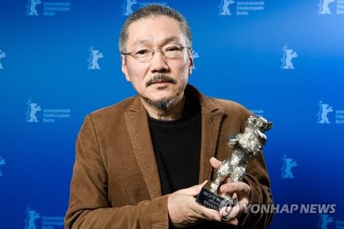 In this photo moved by EPA, South Korean filmmaker Hong Sang-soo poses after winning the Silver Bear prize for best director with "The Woman Who Ran" at the 70th Berlin International Film Festival on Feb. 29, 2020. (Yonhap)