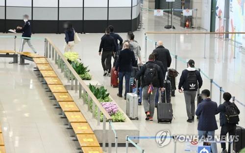 This file photo, taken on March 20, 2022, shows people at Incheon International Airport, west of Seoul. (Yonhap)