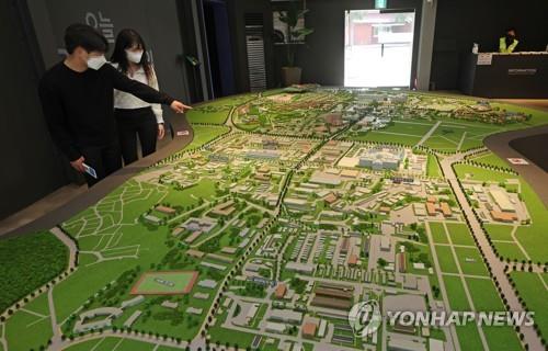 This file photo, taken March 22, 2022, shows a model featuring the U.S. Forces Korea's Yongsan Garrison in Seoul. (Yonhap)