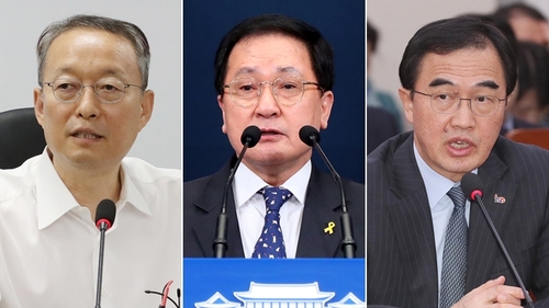De g. à dr. : l'ancien ministre du Commerce, de l'Industrie et de l'Energie, Paik Un-gyu, l'ex-ministre de la Science et des TIC, You Young-min et l'ancien ministre de l'Unification, Cho Myoung-gyon.