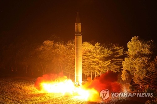 北朝鮮が２８日深夜に発射した「火星１４」＝２９日、ソウル（朝鮮中央通信＝聯合ニュース）