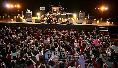 <'우리가 매니저' 막강 팬클럽의 두 얼굴> - 4