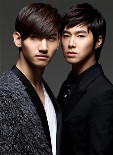 <동방신기 "둘이 팀 지킬 것..JYJ 돌아오길"> - 2