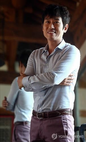 조희봉 "샐러리맨 일상의 절박함 표현했죠" - 5
