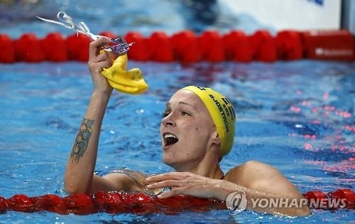 -세계수영- 셰스트룀, 女접영 100m서 이틀 연속 세계新 - 2