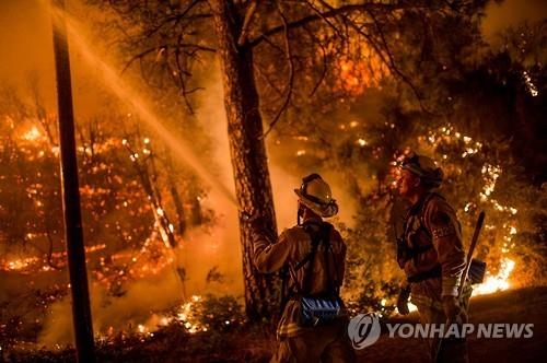 캘리포니아 '쌍둥이산불'로 이재민 2만명…1명 사망(종합) - 5