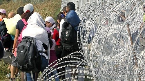 구글, 유럽 난민 지원 위해 130억원 모금 - 2
