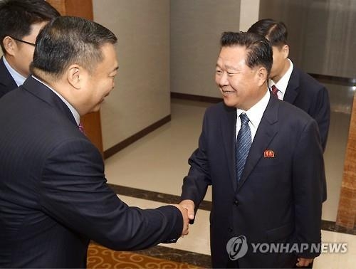 류윈산, 최룡해에 남북관계 개선 촉구…"자주평화통일 지지"(종합) - 3
