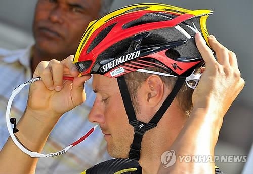 "불편하고 머리모양 해쳐"…호주 자전거 헬멧 의무화법 논란 - 2