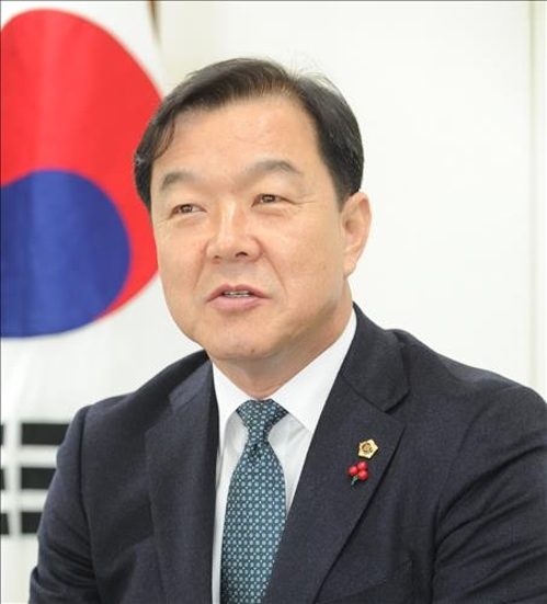 김윤근 경남도의회 의장 "남부내륙철도 특위 구성" - 2