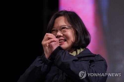 "차이잉원도 쯔위처럼 '나는 중국인' 발언한 적 있다" - 2