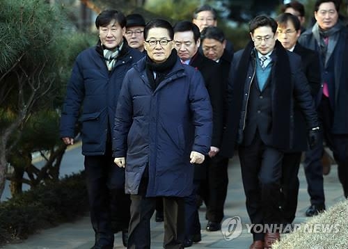 'DJ 복심' 박지원 탈당 "혈혈단신으로 야권 통합운동"(종합) - 2