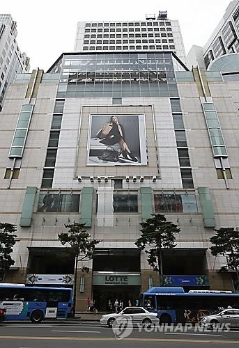 "백화점 3사, 납품수수료 최고 39%…여전히 갑질" - 2