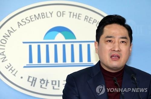 강용석, 새누리 복당 신청…김용태 "최고위는 부정적"(종합) - 2
