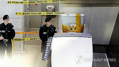 '인천공항 협박' 신고자와 마주친 화장실 이용자 추적 - 2
