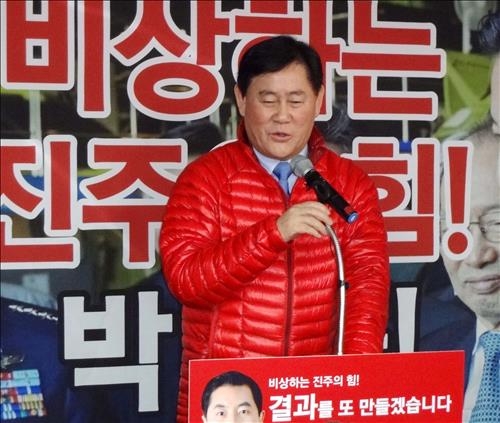최경환 "국회에 잡힌 대통령 발목 부러질 지경" - 2