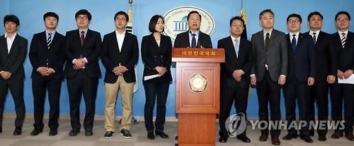 더민주, 청년 12명 합동 출마선언…세대교체 '바람몰이' - 2
