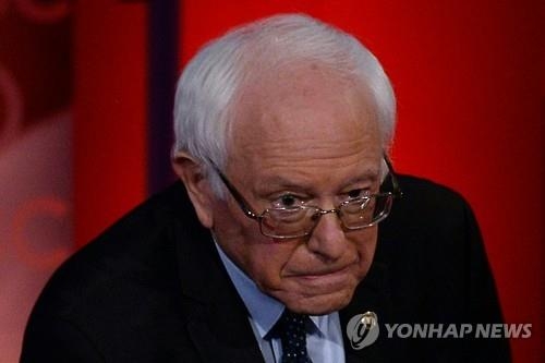 힐러리-샌더스 뉴햄프셔 맞짱토론…"내가 진짜 진보" 정면 격돌 - 4