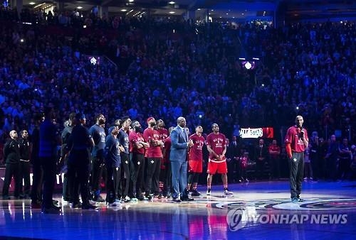 NBA 올스타전, '코비의 마지막' 환송으로 시작 - 2
