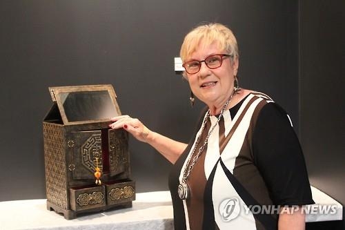 <인터뷰> '한지공예 전도사' 호주여성 코브니 "실용성에 감탄" - 2