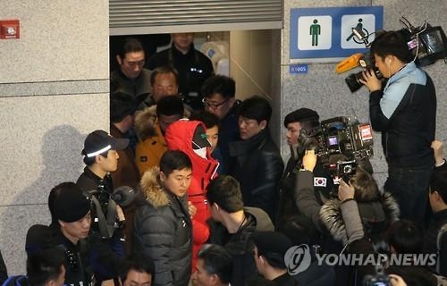"범행후 막힌 속 뻥 뚫려" 인천공항 폭파 협박범 기소 - 2