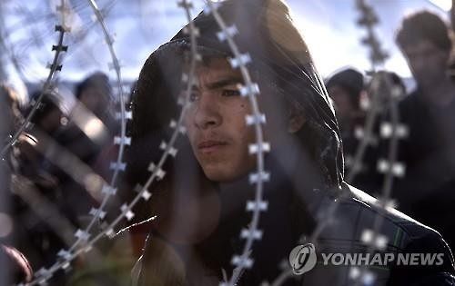 오스트리아·발칸 9개국 "국경통제 강화…난민 무제한수용 못해" - 2
